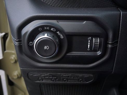 Used 2025 Jeep Wrangler Unlimited Rubicon image 25