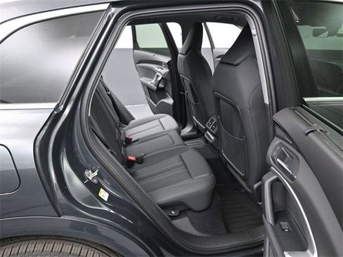 New 2025 Audi Q5 Prestige image 13