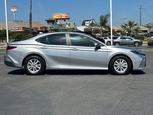 Used 2025 Toyota Camry LE image 6
