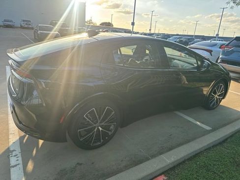 Used 2025 Toyota Prius Limited w/ Limited Premium Package FWD image 3