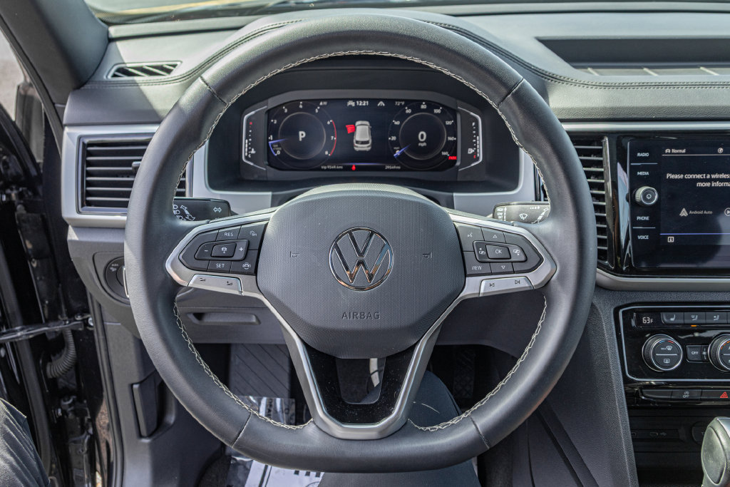 Certified 2023 Volkswagen Atlas Cross Sport SE w/ Panoramic Sunroof Package AWD/4WD image 22