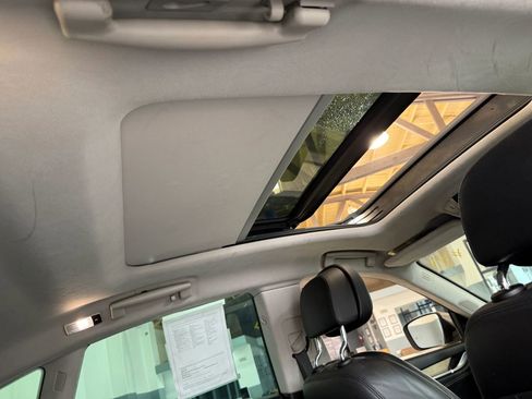 Used 2017 Maserati Levante w/ Luxury Package image 12