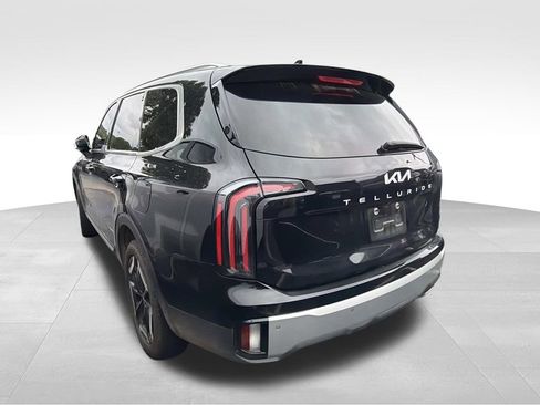 Used 2024 Kia Telluride EX w/ EX Captain's Chair Package FWD image 4