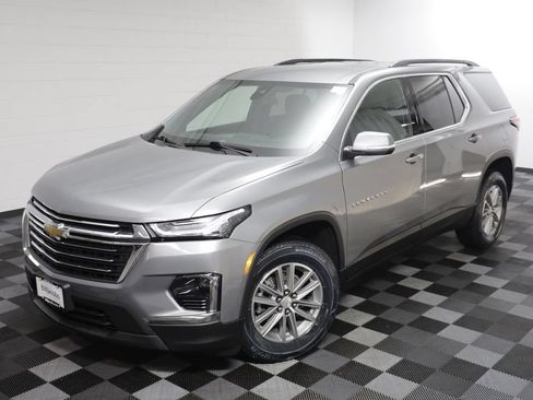 Used 2023 Chevrolet Traverse LT FWD image 2