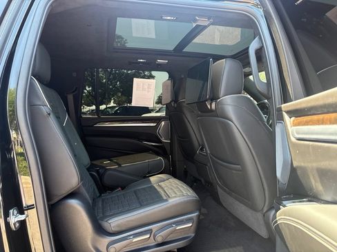 Used 2025 Cadillac Escalade ESV Sport Platinum w/ LPO, ONYX Package AWD/4WD image 26