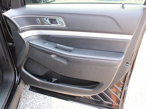 Used 2016 Ford Explorer XLT w/ Equipment Group 202A AWD/4WD image 22