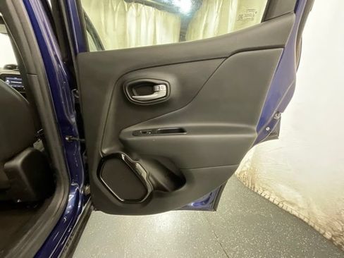 Used 2017 Jeep Renegade Altitude AWD/4WD image 24