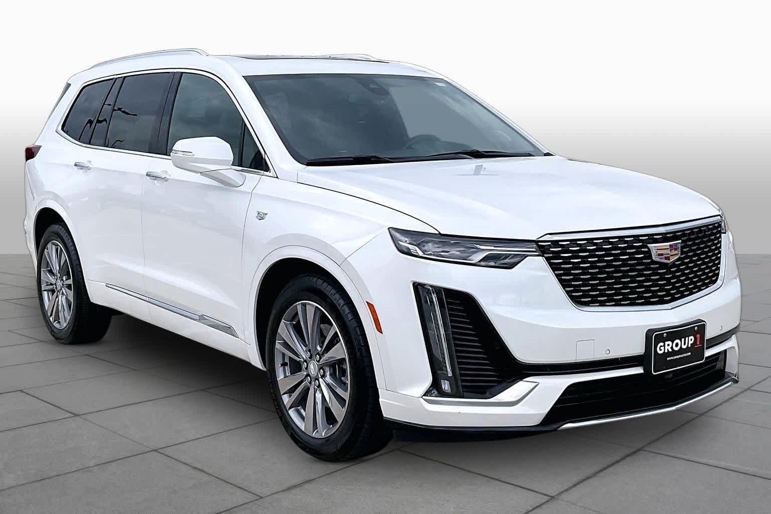 Used 2025 Cadillac XT6 Premium Luxury FWD image 3
