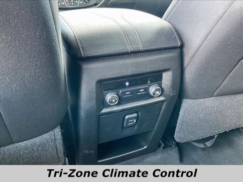 Used 2020 Chevrolet Traverse LT FWD image 10