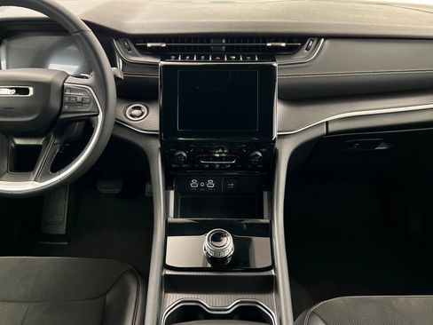 Used 2024 Jeep Grand Cherokee L Altitude image 14
