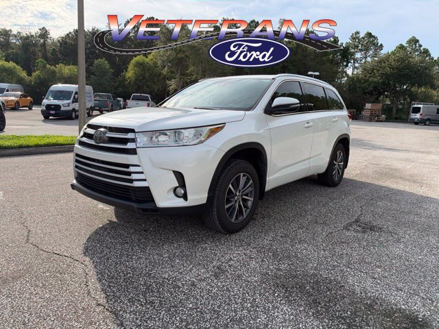 Used 2017 Toyota Highlander XLE AWD/4WD image 1