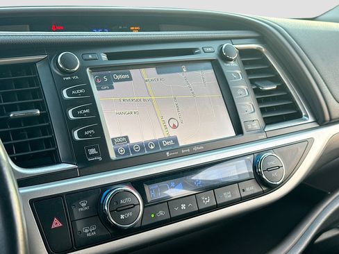 Used 2017 Toyota Highlander Limited image 10