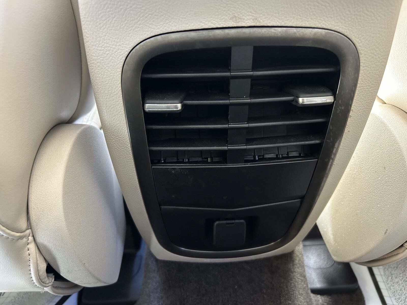 Used 2018 Lincoln MKC Select w/ Select Plus Package FWD image 18