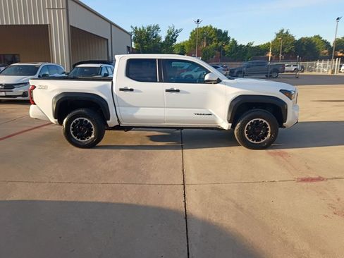 Used 2024 Toyota Tacoma TRD Off-Road image 7