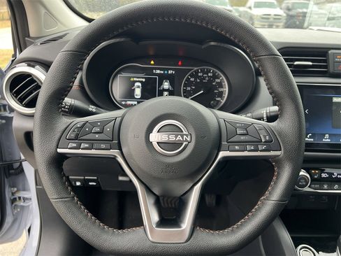 New 2025 Nissan Versa SR w/ Trunk Package image 10