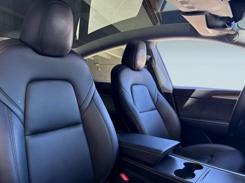 Used 2024 Tesla Model Y Long Range image 30