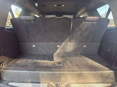 Used 2015 Cadillac Escalade Luxury image 15