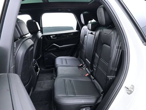 Certified 2023 Porsche Cayenne AWD/4WD image 25