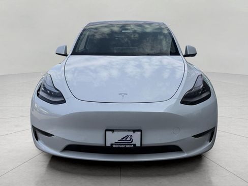 Used 2022 Tesla Model Y Long Range AWD/4WD image 4