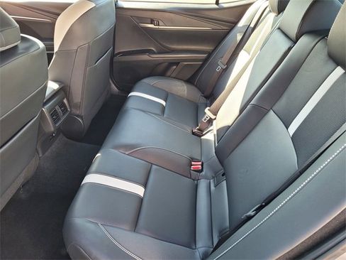 Used 2025 Toyota Camry SE image 8