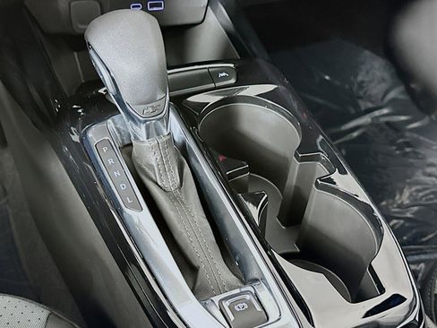 Used 2025 Chevrolet Trax LT w/ Driver Confidence Package image 7