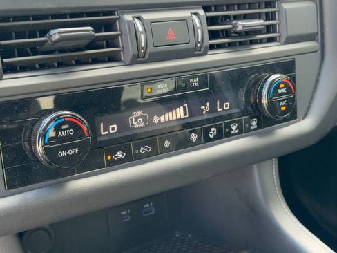 Used 2024 Nissan Pathfinder S AWD/4WD image 22