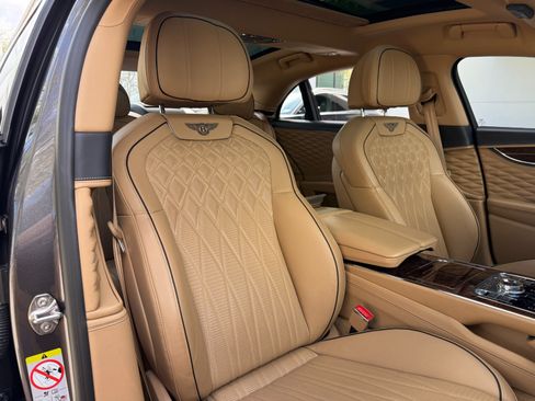 Used 2021 Bentley Flying Spur W12 AWD/4WD image 38