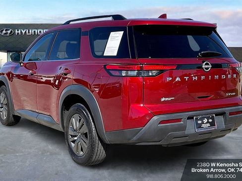 Used 2024 Nissan Pathfinder SV image 6