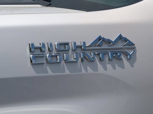 Used 2022 Chevrolet Silverado 2500 High Country w/ Safety Package II AWD/4WD image 33
