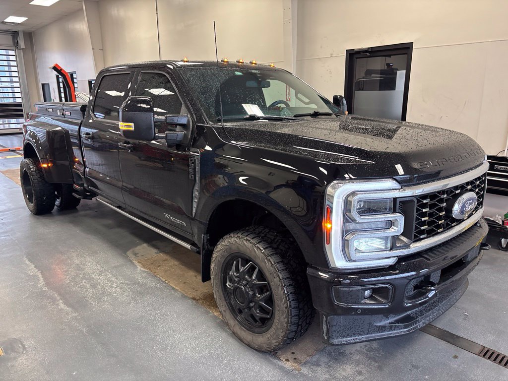 Used 2025 Ford F350 Platinum w/ FX4 Off-Road Package AWD/4WD image 1