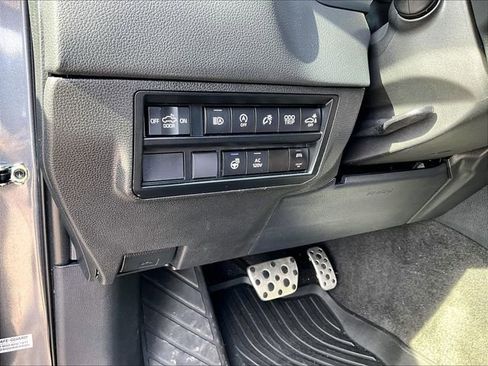 Used 2022 Toyota Tundra Limited w/ TRD Off-Road Package image 30