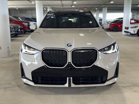 Used 2025 BMW X3 xDrive30i w/ Premium Package AWD/4WD image 3