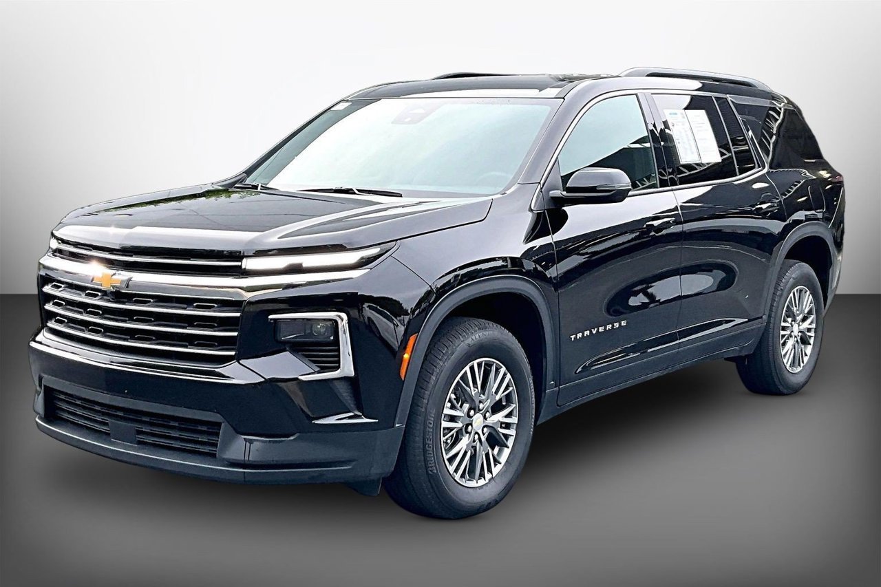 Used 2025 Chevrolet Traverse LT AWD/4WD image 4