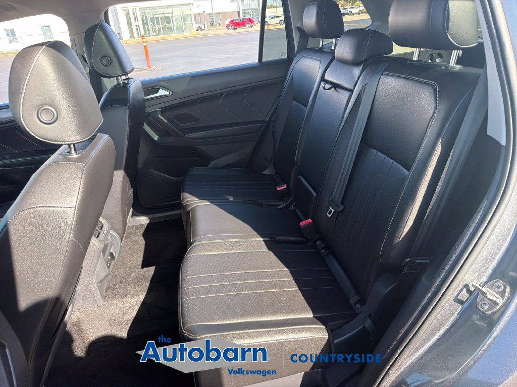 Certified 2023 Volkswagen Tiguan SE w/ Panoramic Sunroof Package AWD/4WD image 22