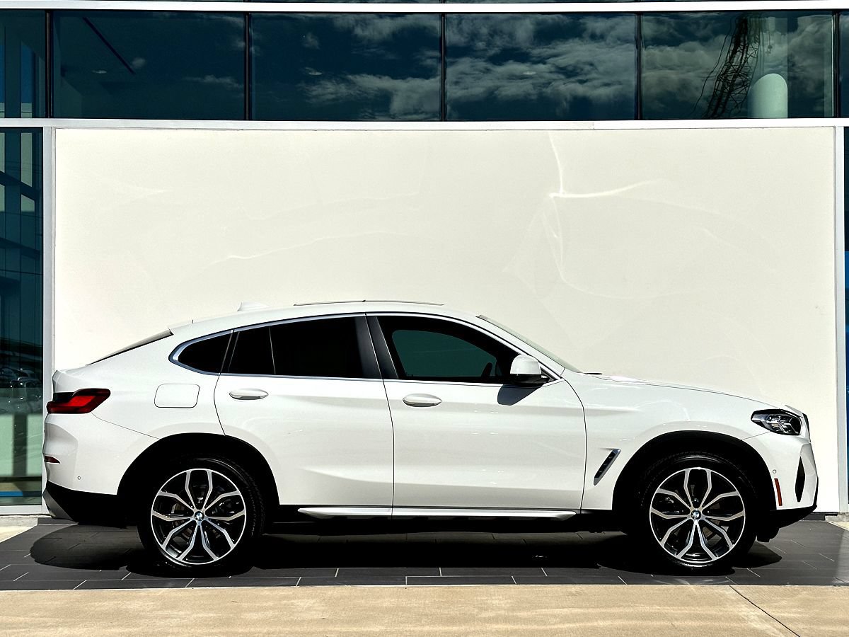 Certified 2024 BMW X4 xDrive30i w/ Premium Package AWD/4WD image 3
