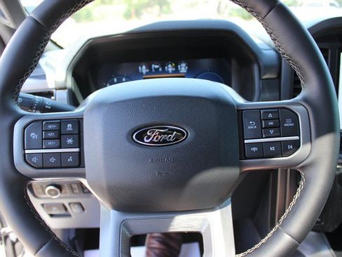 Used 2025 Ford F150 Lariat AWD/4WD image 9