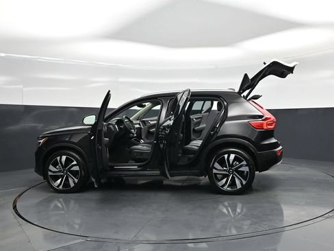Used 2025 Volvo XC40 B5 Plus AWD/4WD image 34