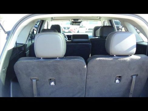 Used 2024 Kia Sorento S image 13