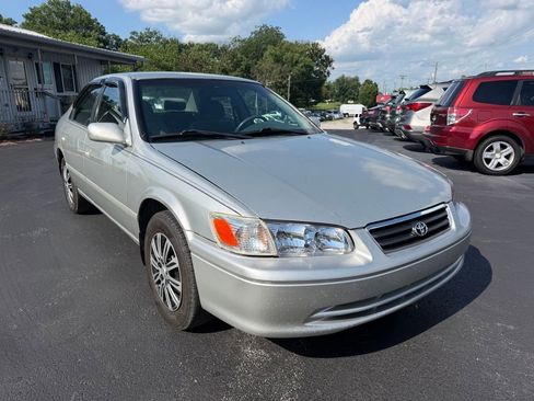 Used 2001 Toyota Camry FWD image 3