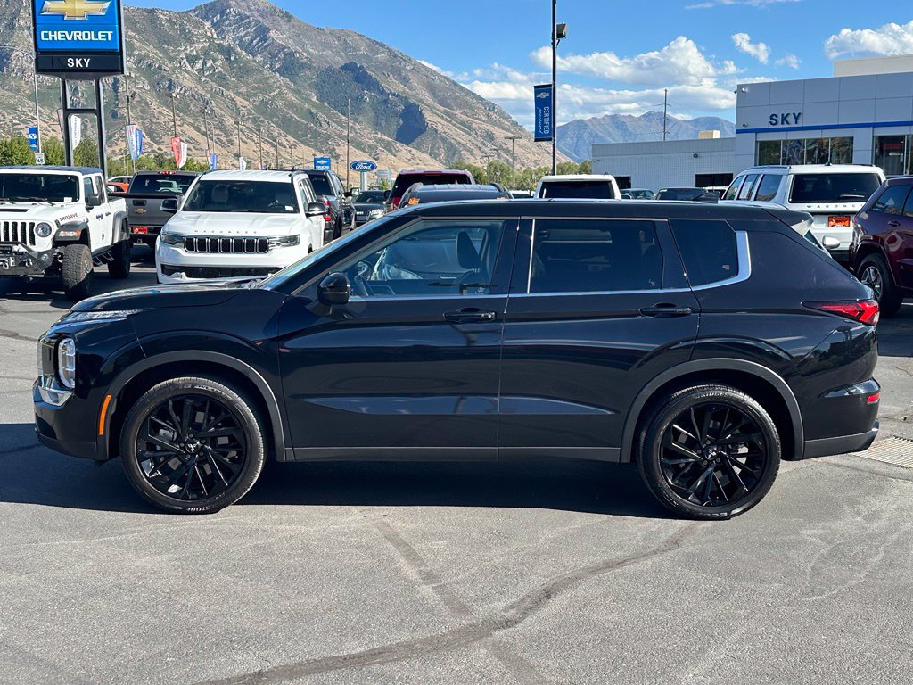 Used 2024 Mitsubishi Outlander SE Black Edition AWD/4WD image 12