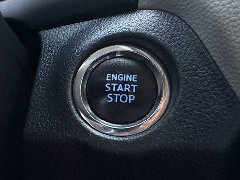 Used 2020 Toyota RAV4 XLE w/ Carpet Mat Package FWD image 21