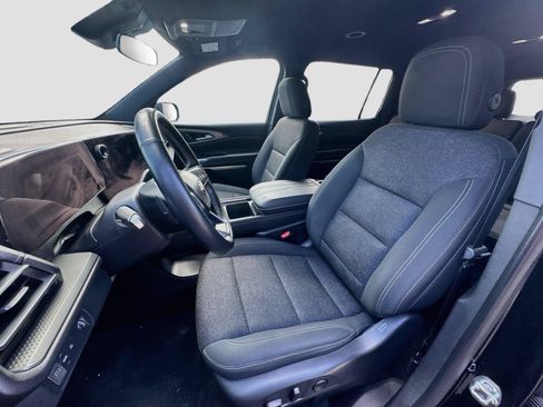 Used 2025 Chevrolet Traverse LT FWD image 10