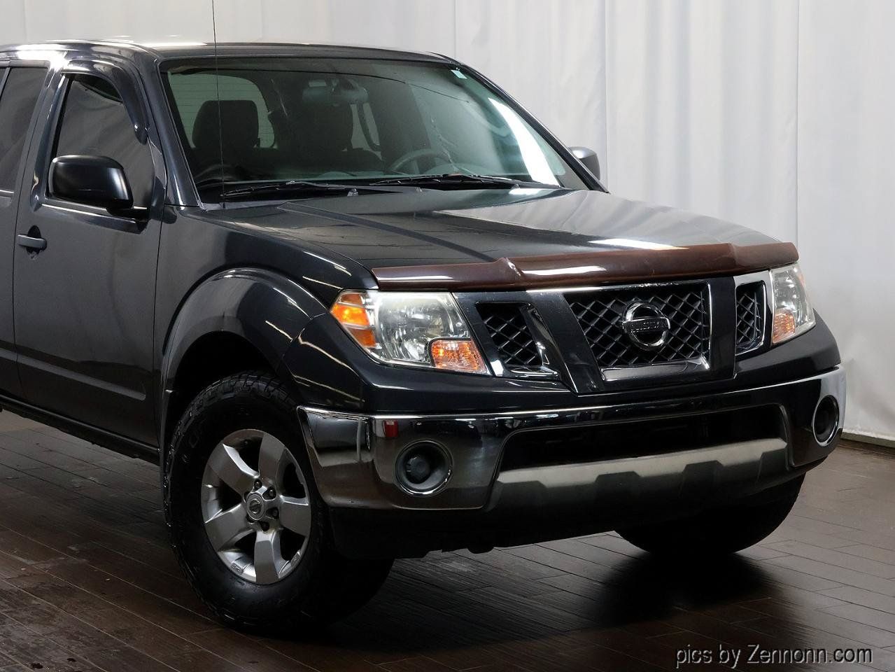Used 2010 Nissan Frontier SE AWD/4WD image 2
