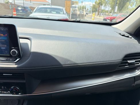 Used 2025 Nissan Rogue SV FWD image 9