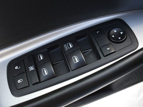 Used 2019 Dodge Journey SE w/ Premium Group image 12