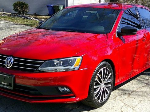 Used 2016 Volkswagen Jetta Sport image 2