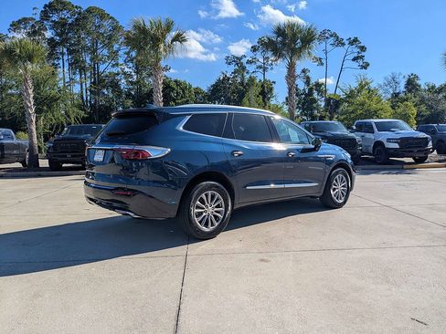 Used 2023 Buick Enclave Essence FWD image 3