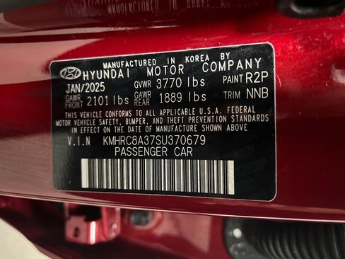 Used 2025 Hyundai Venue SEL FWD image 32