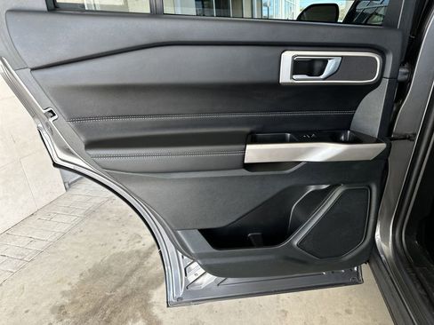 Used 2024 Ford Explorer XLT image 27