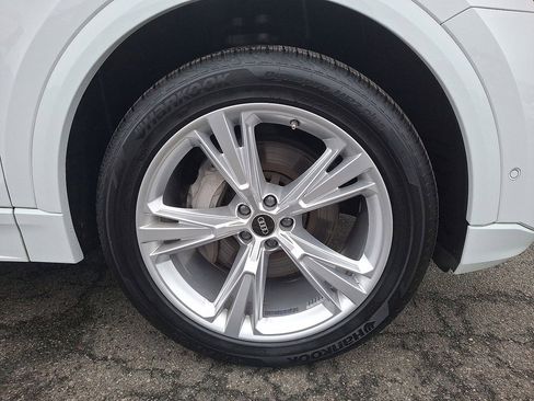 Used 2022 Audi Q8 Premium Plus w/ Premium Plus Package image 27